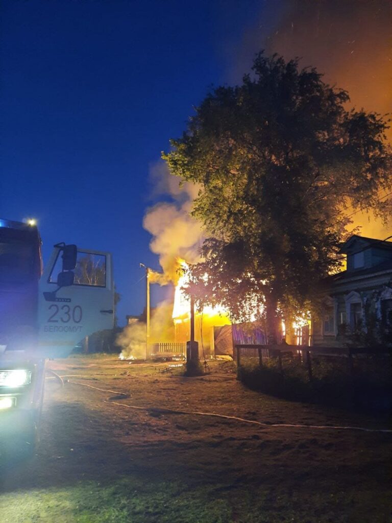 Сгорел дом по улице Комсомольской 22